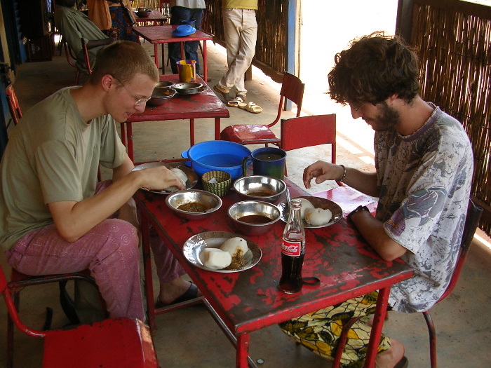 Mathias & Gaël mangeant du tô