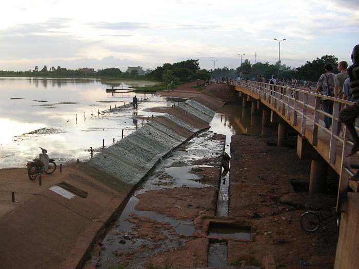 Barrage au nord de la ville