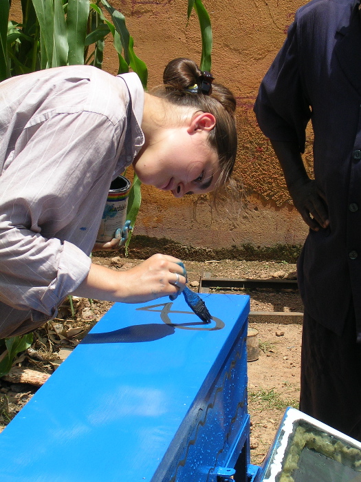 Stéphanie decorating the water-heater
