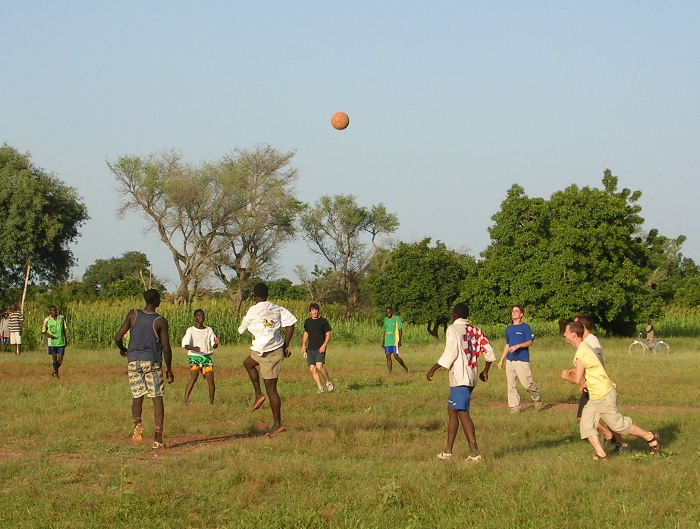 Match de foot entre les Suisses et les Burkinabés