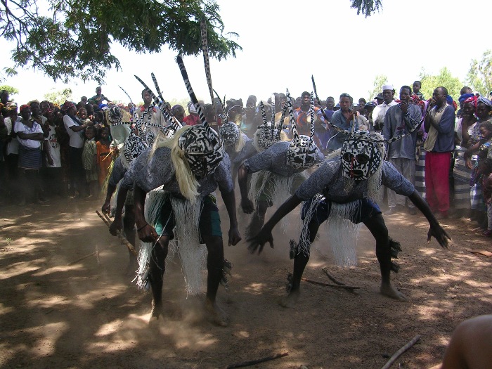 Dancers of the water-heater gift ceremony