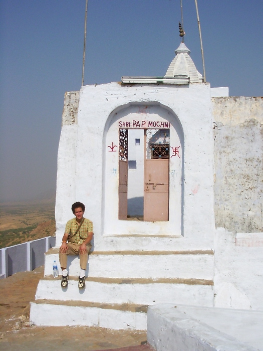 Guillaume devant le Mochni Temple