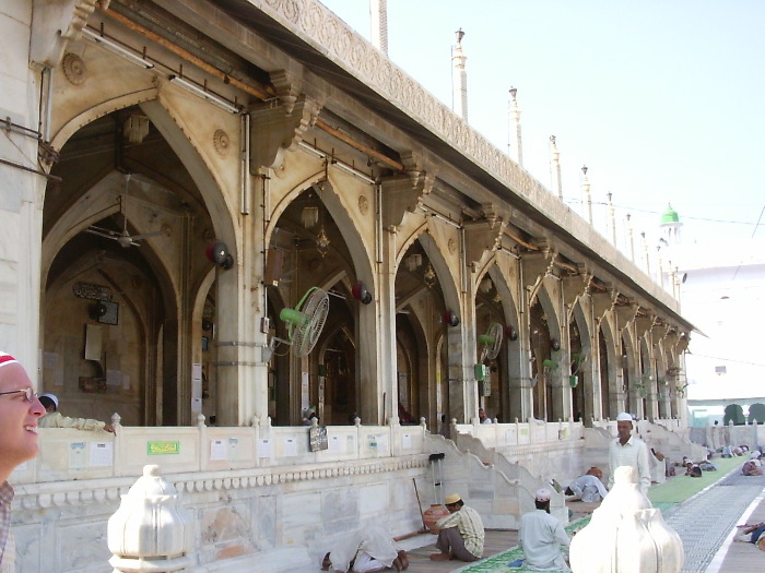 A building in the domain of the Dargah Sharif