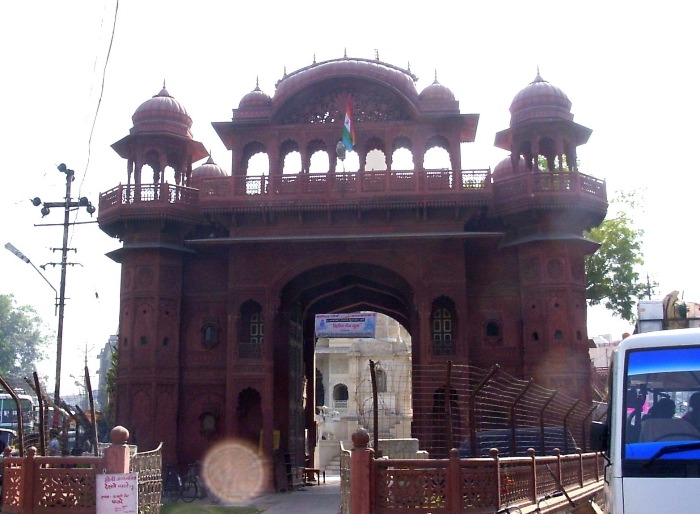 Gate of the Nasiyan Temple