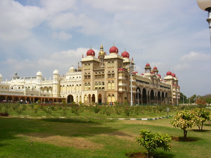 The palace seen from the side