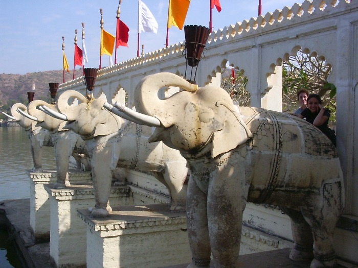 Gaël & Lilia on Jagmandir Island