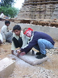 Florian apprenant à sculpter