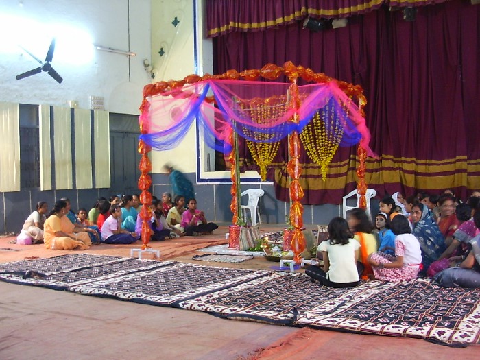 Second day: women waiting for the bride