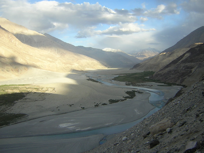 Rivière traversant la vallée