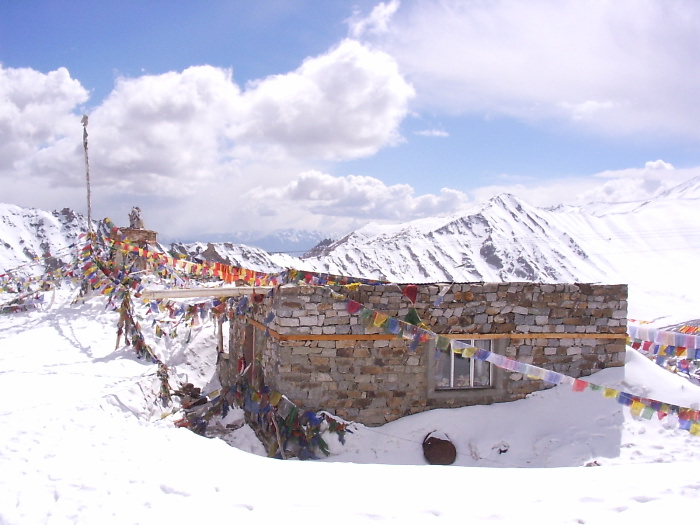 Temple bouddhiste sur le col (plus haut temple de la planète)