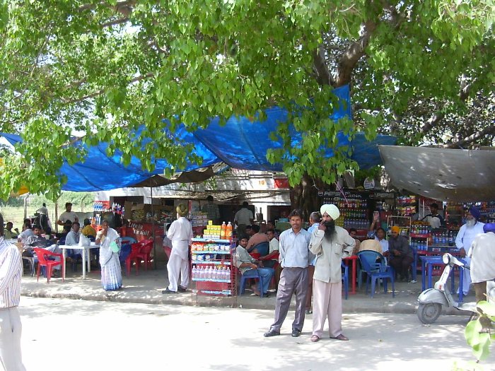 Restaurant indien à côté de la douane