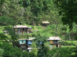 Petites maisons à flanc de montagne