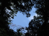 Drapeaux de prière dans le ciel