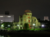 Dôme de la bombe A de nuit