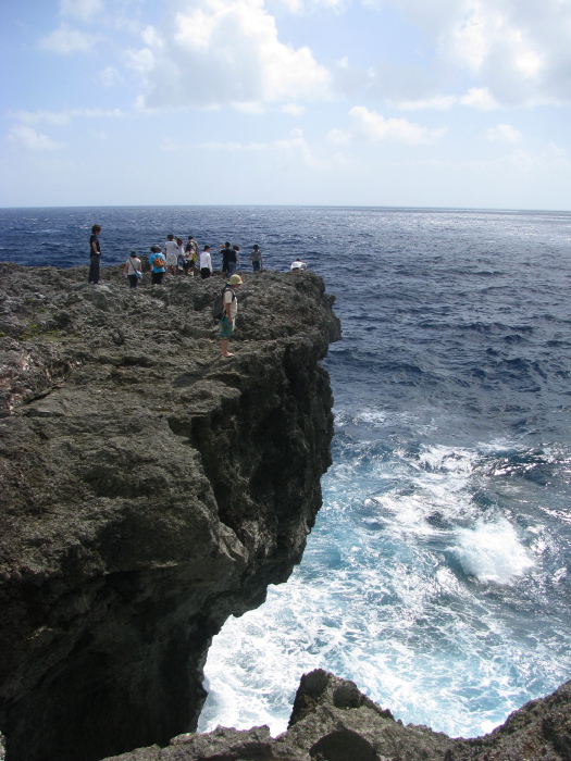 Visiteurs sur un rocher