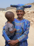 Une femme herero avec son enfant