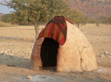 Une hutte en terre