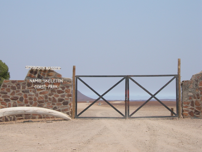 Portail d'entrée de la Skeleton Coast