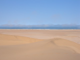 Dunes de sable au bord de la mer près de Swakopmund