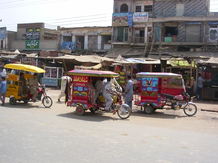 Des moto-rickshaws