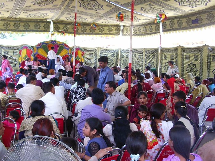 Retour à la salle de fête