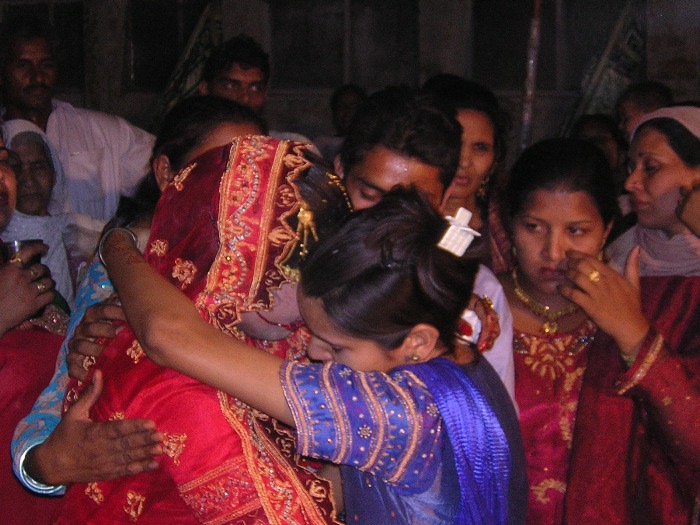 Derniers instants de la mariée avec sa famille